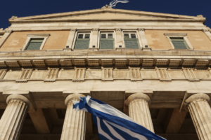 Η παροχολογία στο επίκεντρο της πολιτικής αντιπαράθεσης