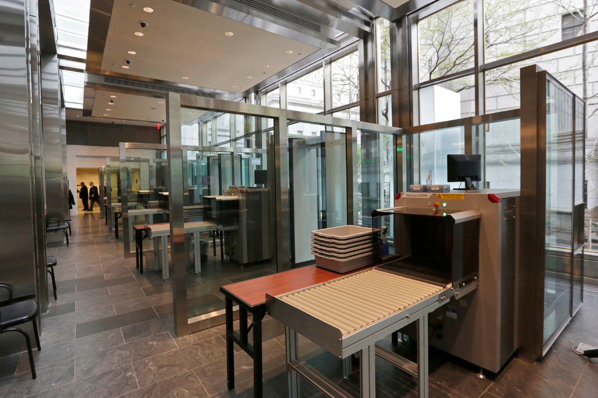 «Αφύλακτο» Πρωτοδικείο – X ray εκτός λειτουργίας