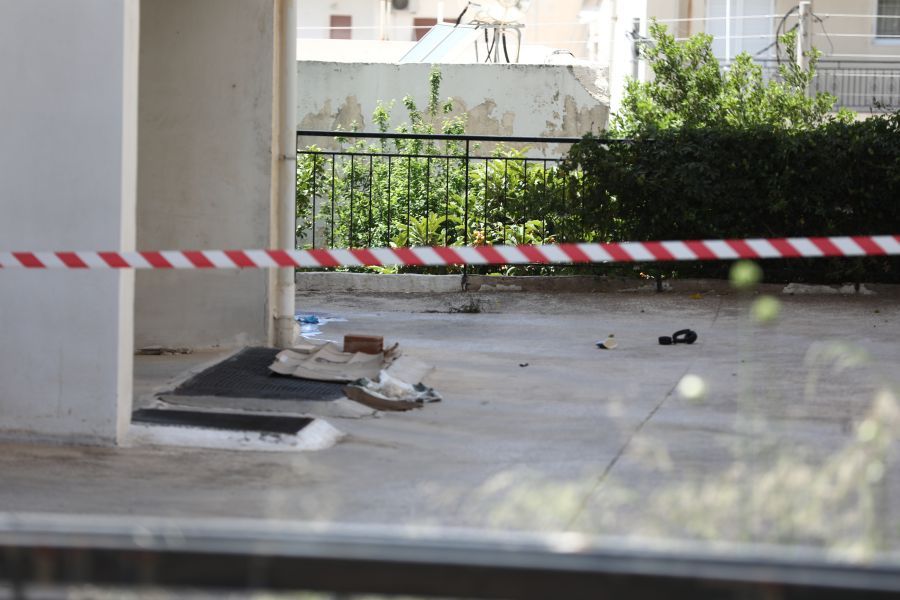 Σοκ στην Ηλιούπολη- Δυο 17χρονες έπεσαν από ταράτσα