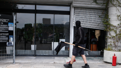 Καταδρομική με ρόπαλα στο ΑΠΘ -Αγριότητες με τραυματίες φοιτητές