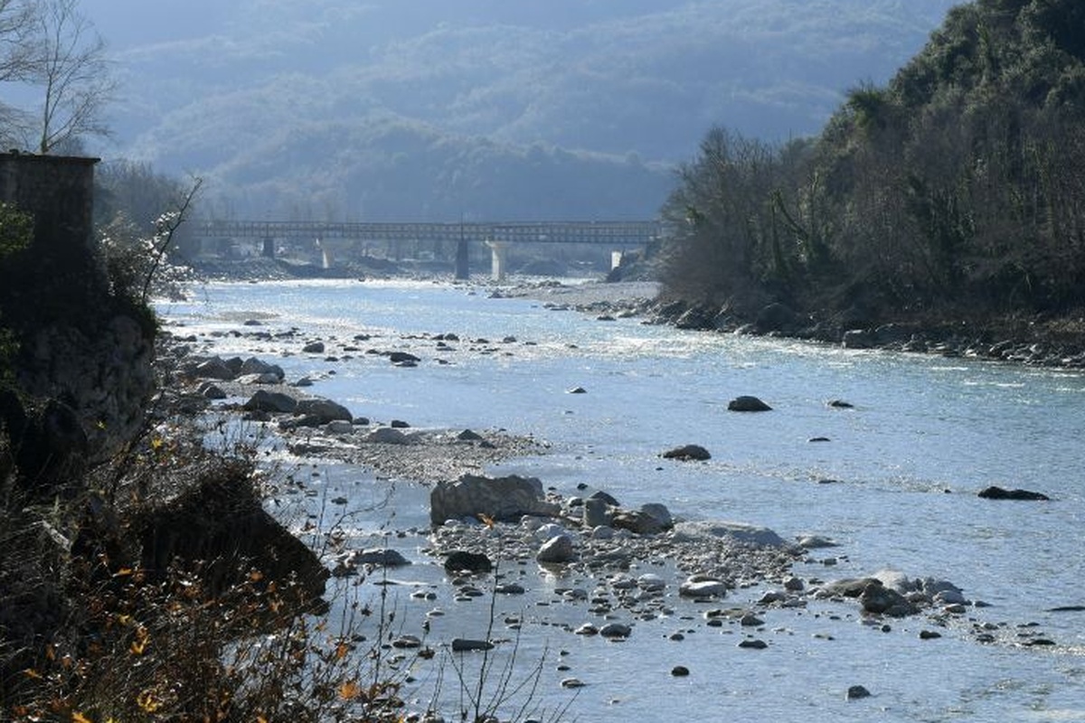 Επιχείρηση απεγκλωβισμού στον Άραχθο – Περιπέτεια σε ποτάμι για 13χρονους