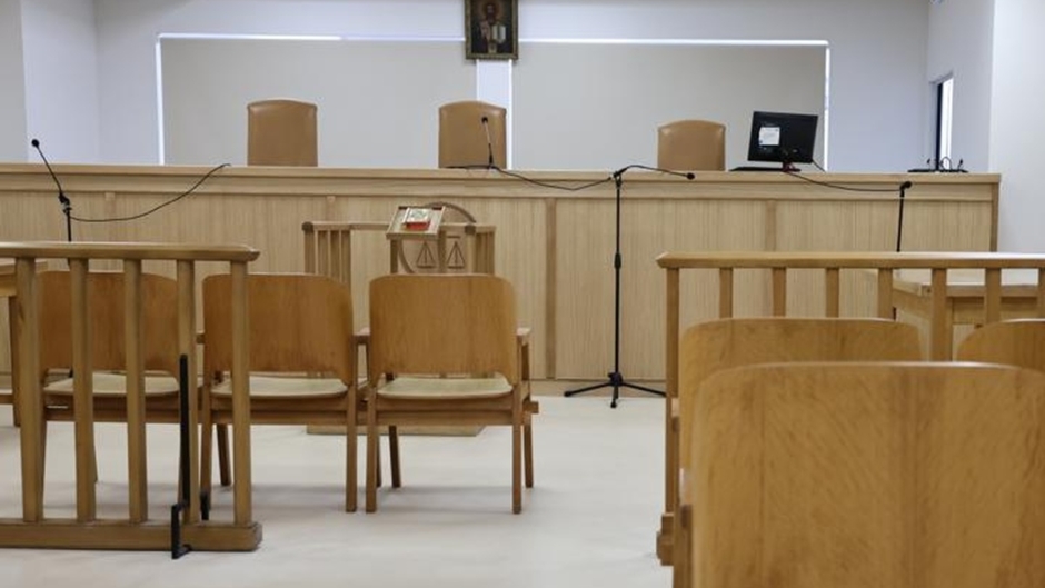 «Συνεχίζει απτόητη η ογκολόγος με τα μαντζούνια»