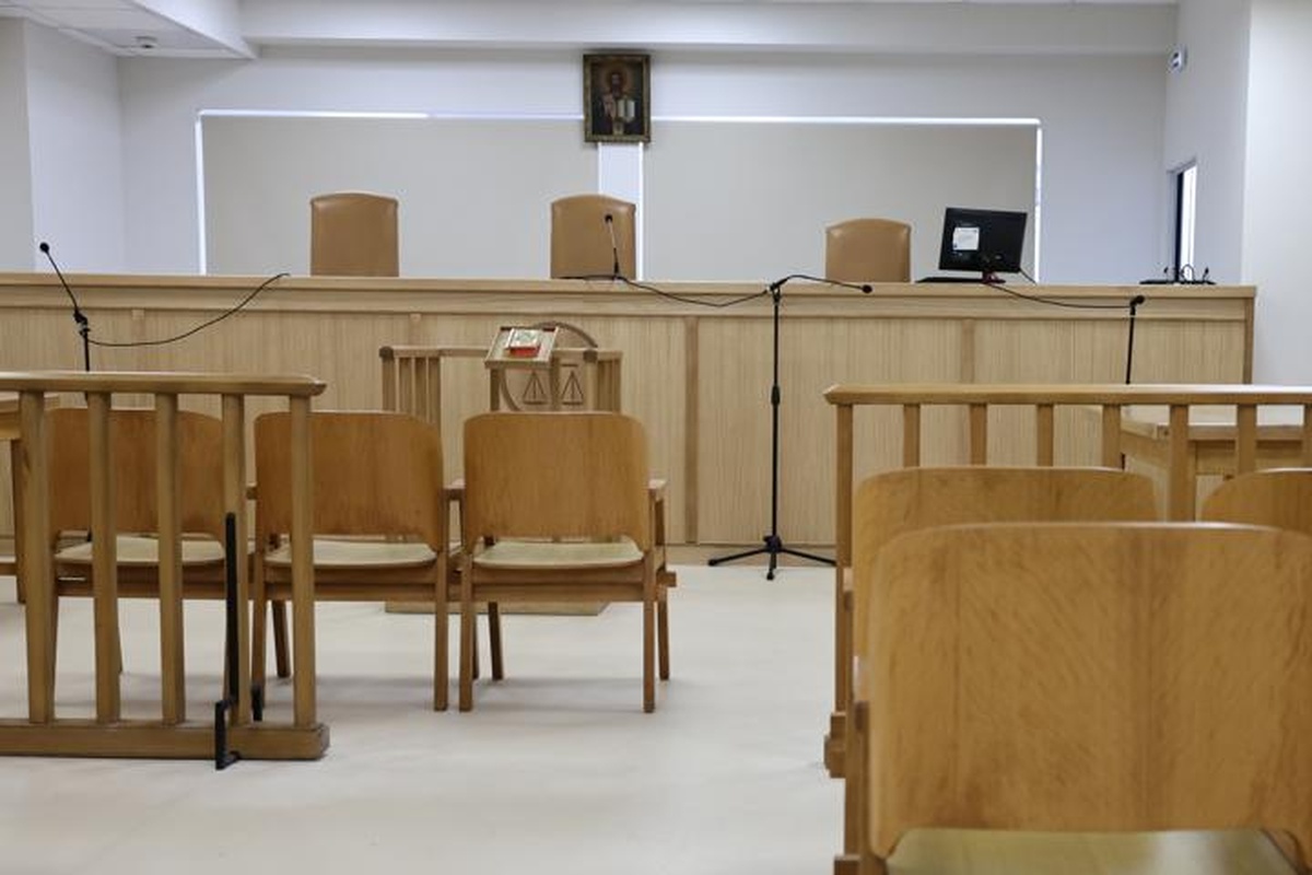 Δίωξη για απόπειρα ληστείας στον 67χρονο που μπήκε με σφυρί σε τράπεζα