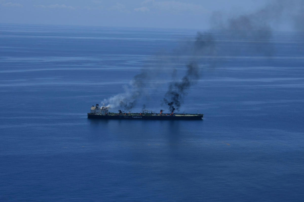 ΗΑΕ: Δεξαμενόπλοιο ανέφερε έκρηξη στην αριστερή πλευρά του πλοίου- Ασφαλές το πλήρωμα