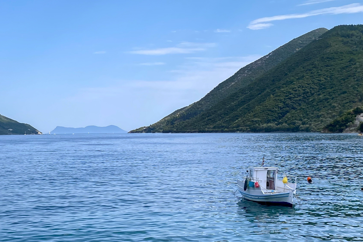 Φύλλο και φτερό το θαλάσσιο drone στη Λευκάδα