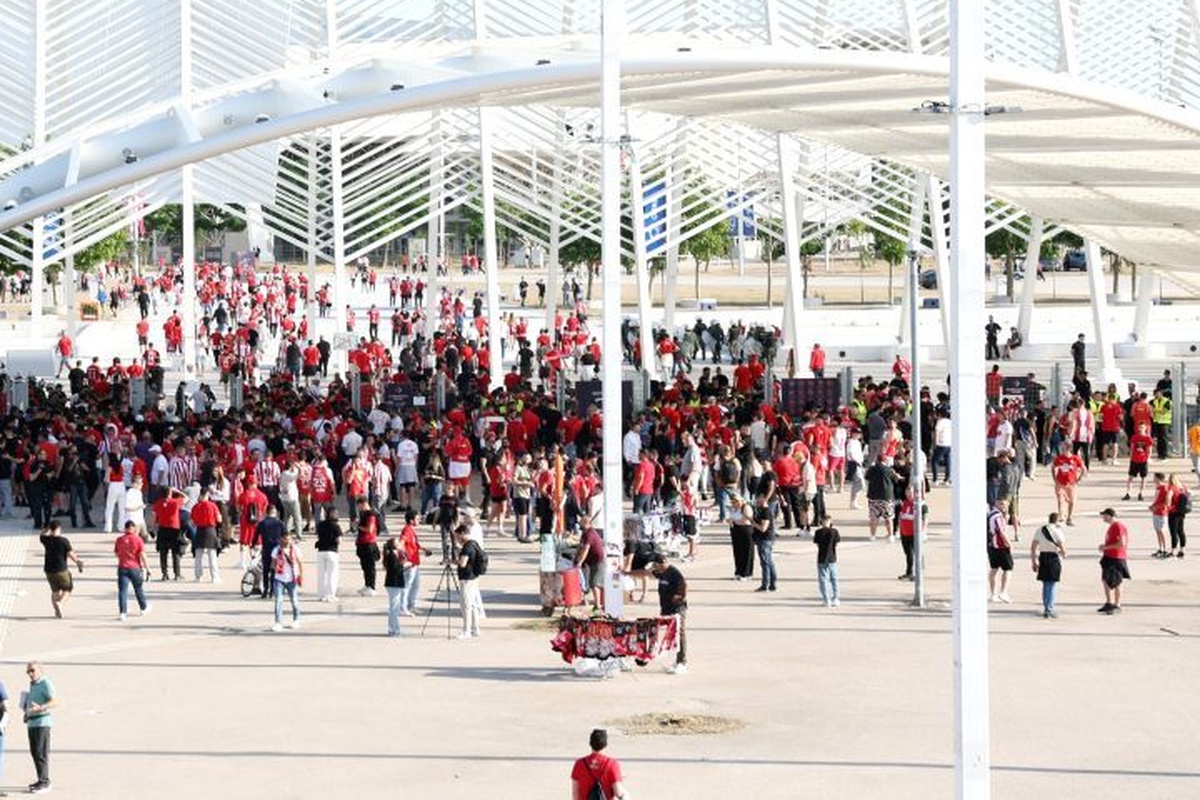Σε ρυθμούς τελικού Final Four- Έστησαν «εξέδρα» στον Πειραιά
