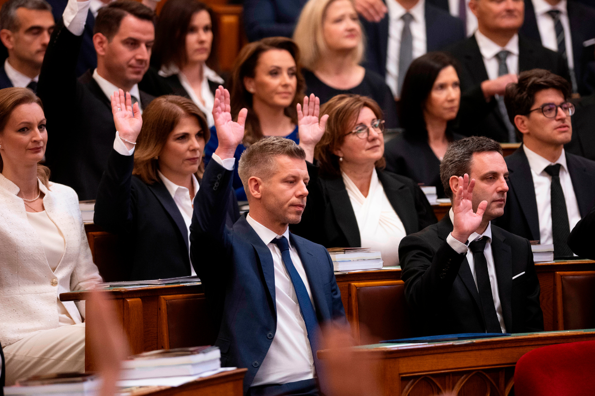 Ουγγαρία: Ο Πέτερ Μαγιάρ ορκίστηκε σήμερα πρωθυπουργός