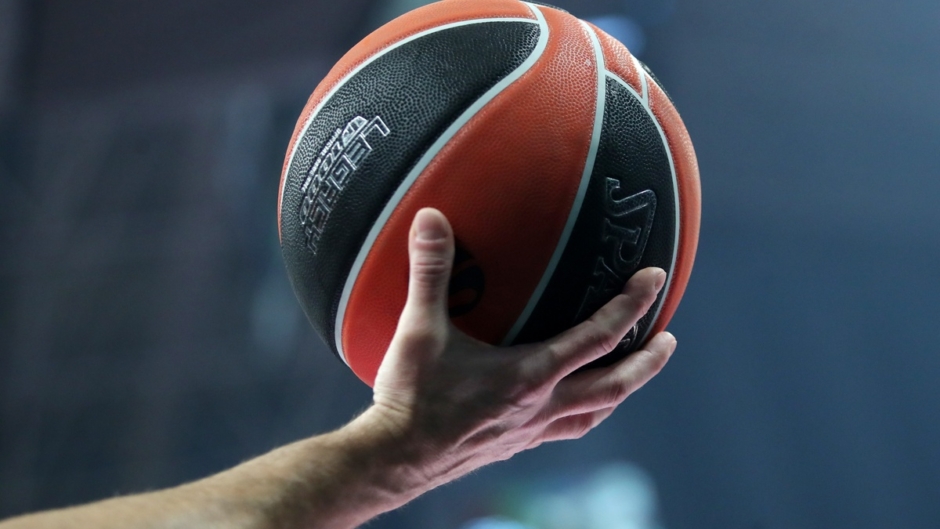 Νέα ευρήματα στην υπόθεση του ελληνικού μπάσκετ: Πάνω από 100.000 ευρώ στο σπίτι δεύτερου διαιτητή