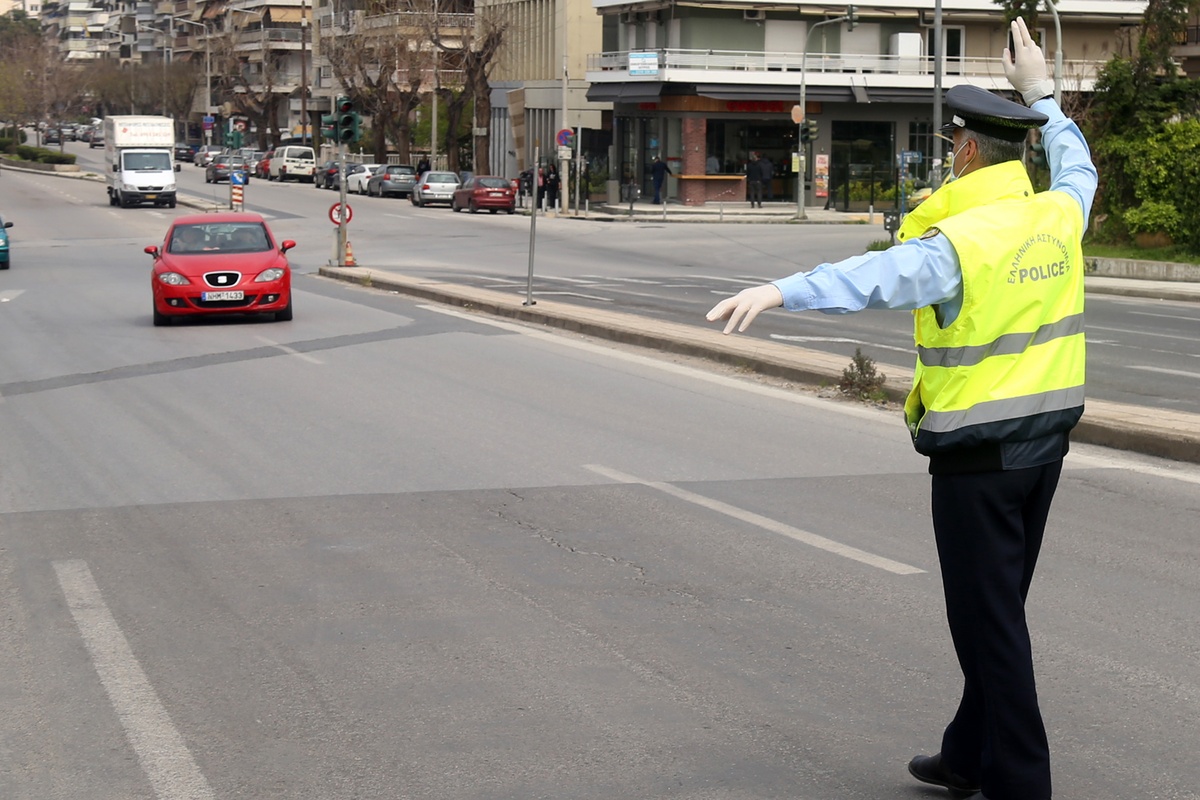 Κάρφωναν τα μπλόκα της τροχαίας