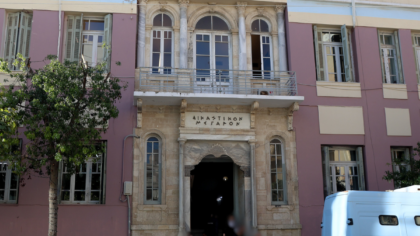 Κακοποίηση τρίχρονης στην Κρήτη – Προφυλακίστηκε για παράνομη είσοδο στη χώρα ο σύντροφος