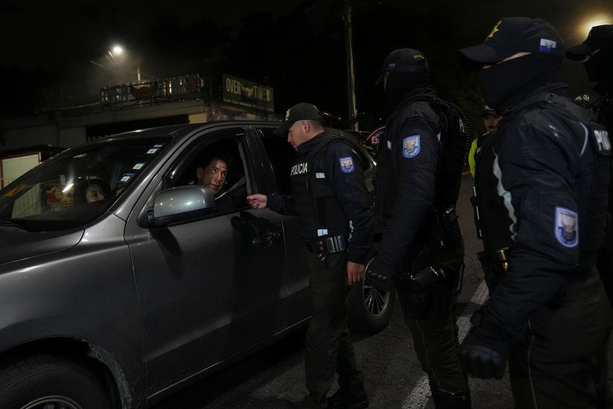 Ισημερινός: Πάνω από 5.000 συλλήψεις σε δυο εβδομάδες απαγόρευσης νυχτερινής κυκλοφορίας