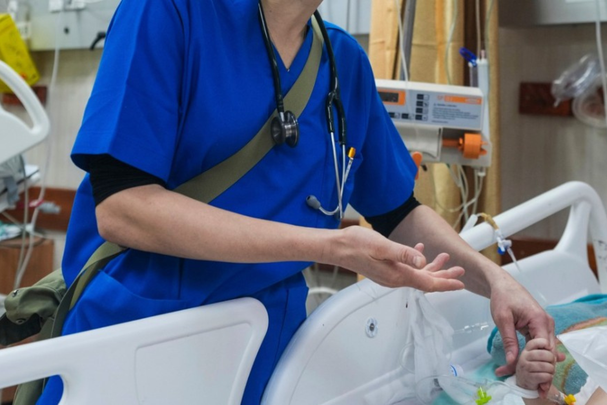 Ιατρική μάχη για την τρίχρονη – Εντάλματα σύλληψης και DNA