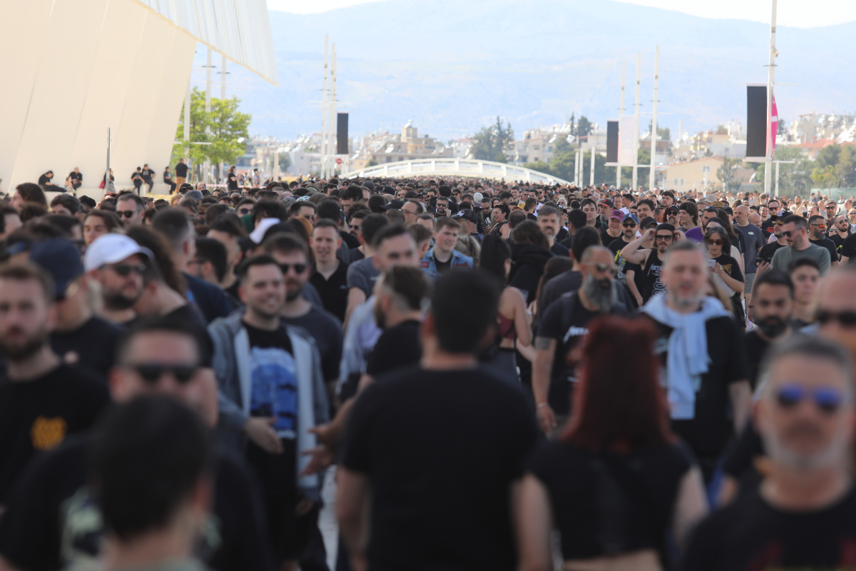 Η ώρα των Metallica έφτασε – Πλήθος κόσμου στο ΟΑΚΑ