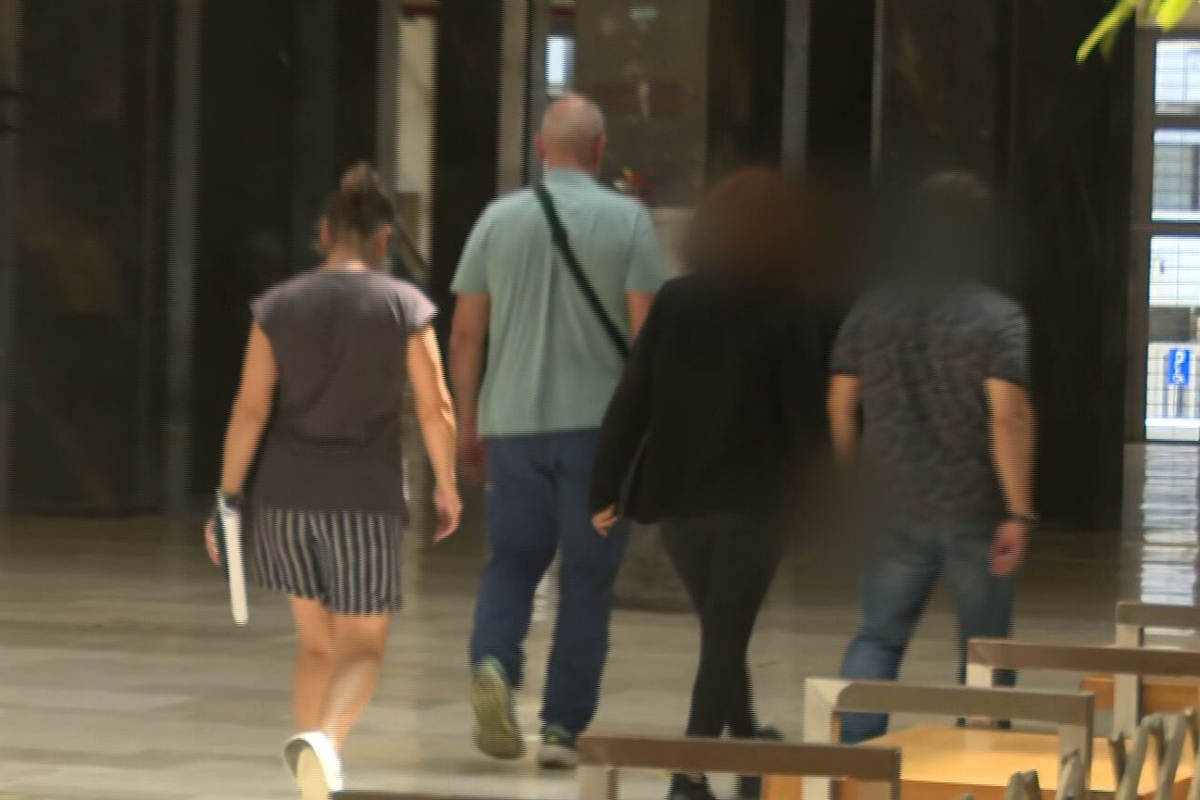 Στον εισαγγελέα ο οδηγός και η συνοδός που ξέχασαν έφηβη ΑΜΕΑ σε λεωφορείο