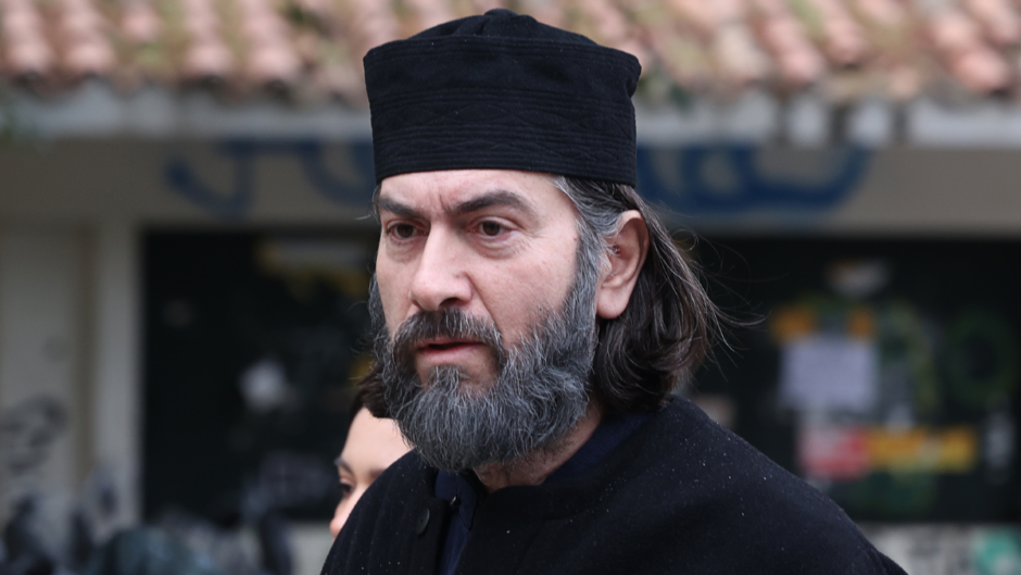 Πατέρας Αντώνιος: “Δεν έχουμε που να μείνουμε”