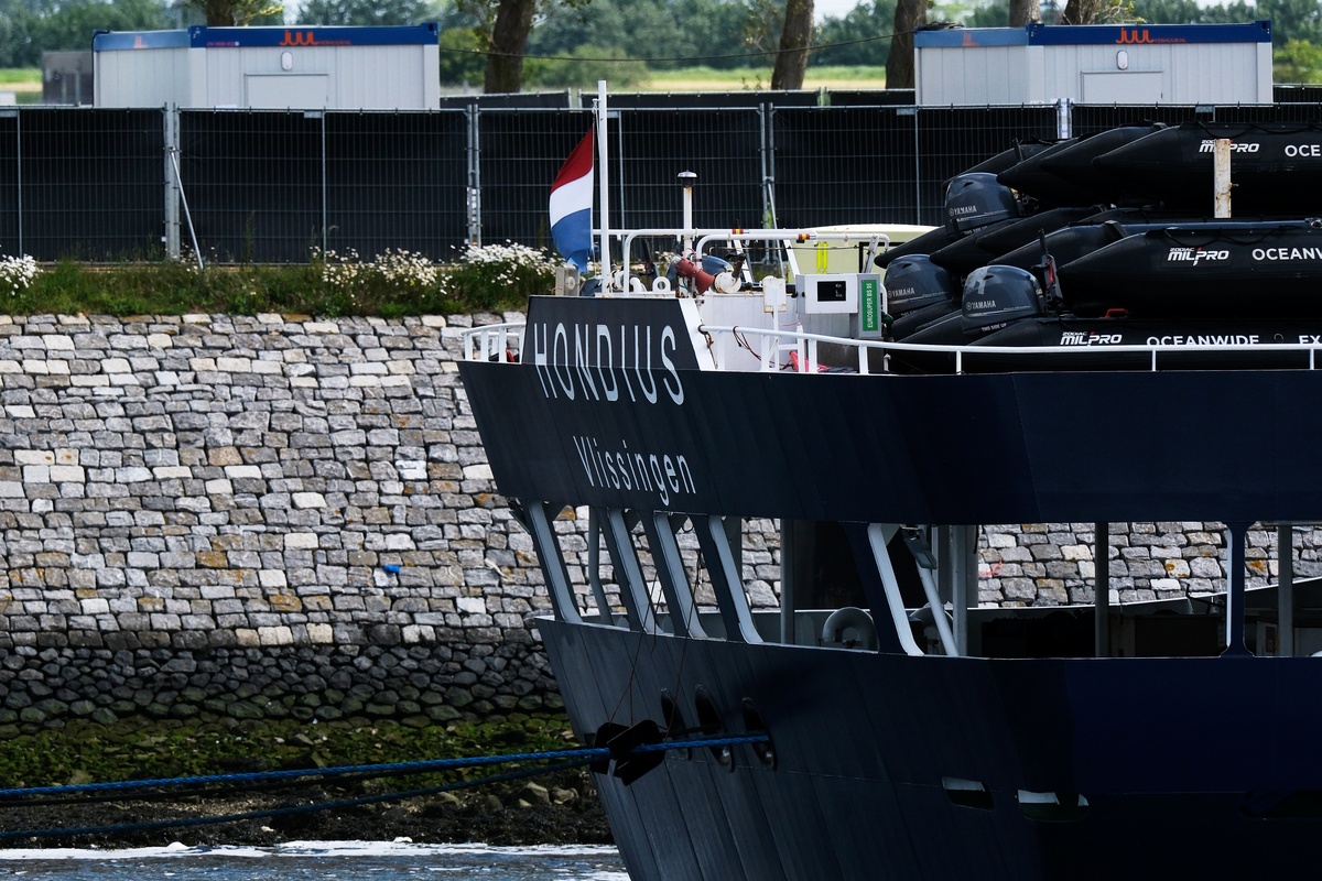 Χανταϊός: Το κρουαζιερόπλοιο MV Hondius έφτασε στο λιμάνι του Ρότερνταμ