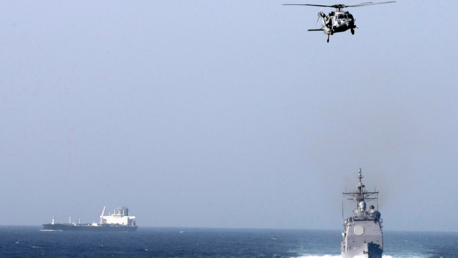 Κλειστό το Ορμούζ σύμφωνα με την Τεχεράνη – O Τραμπ λέει πως οι ΗΠΑ διεξήγαγαν «μυστική αποστολή» κρατώντας το ανοικτό