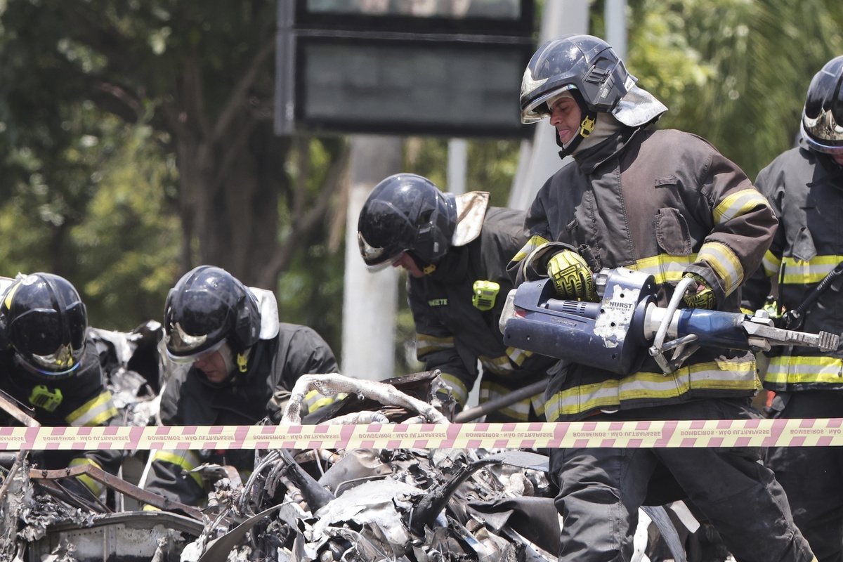Βραζιλία: Αεροσκάφος έπεσε σε κτήριο
