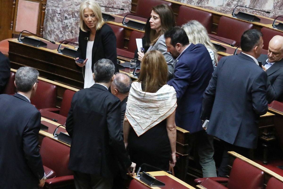 Βουλή: Πρόταση ΠΑΣΟΚ για σύσταση Εξεταστικής για υποκλοπές – Αποχώρηση ΠΑΣΟΚ και ΣΥΡΙΖΑ-ΠΣ από τη συνεδρίαση