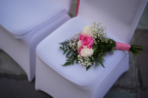 Αστυνομικός άνοιξε το δρόμο για να περάσει η νύφη