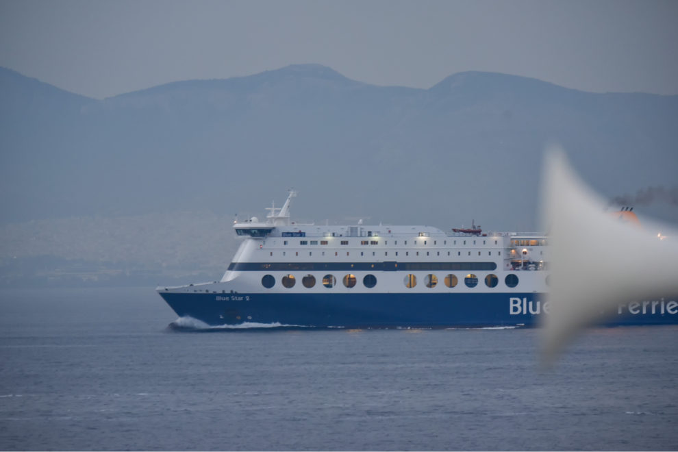 Συναγερμός στο «Blue Star 2» – Στο Λαύριο για έλεγχο μετά από απειλή για βόμβα