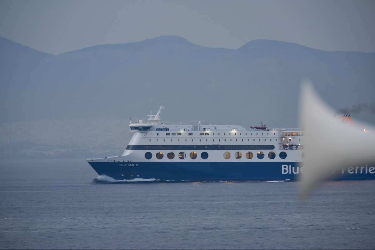 Συναγερμός στο «Blue Star 2» – Στο Λαύριο για έλεγχο μετά από απειλή για βόμβα