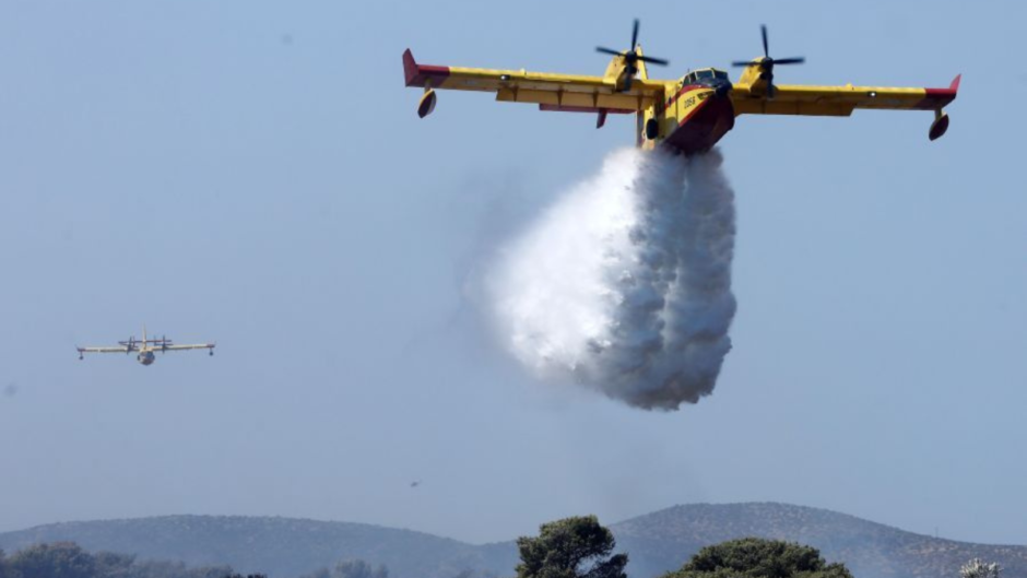 Μεγάλη πυρκαγιά στο Ακραίφνιο- Έκλεισε η εθνική οδός