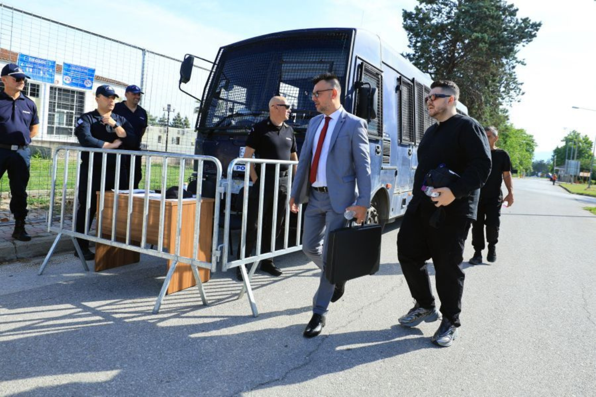 Λάρισα: Συνεχίζεται η δίκη για το πολύνεκρο δυστύχημα στα Τέμπη