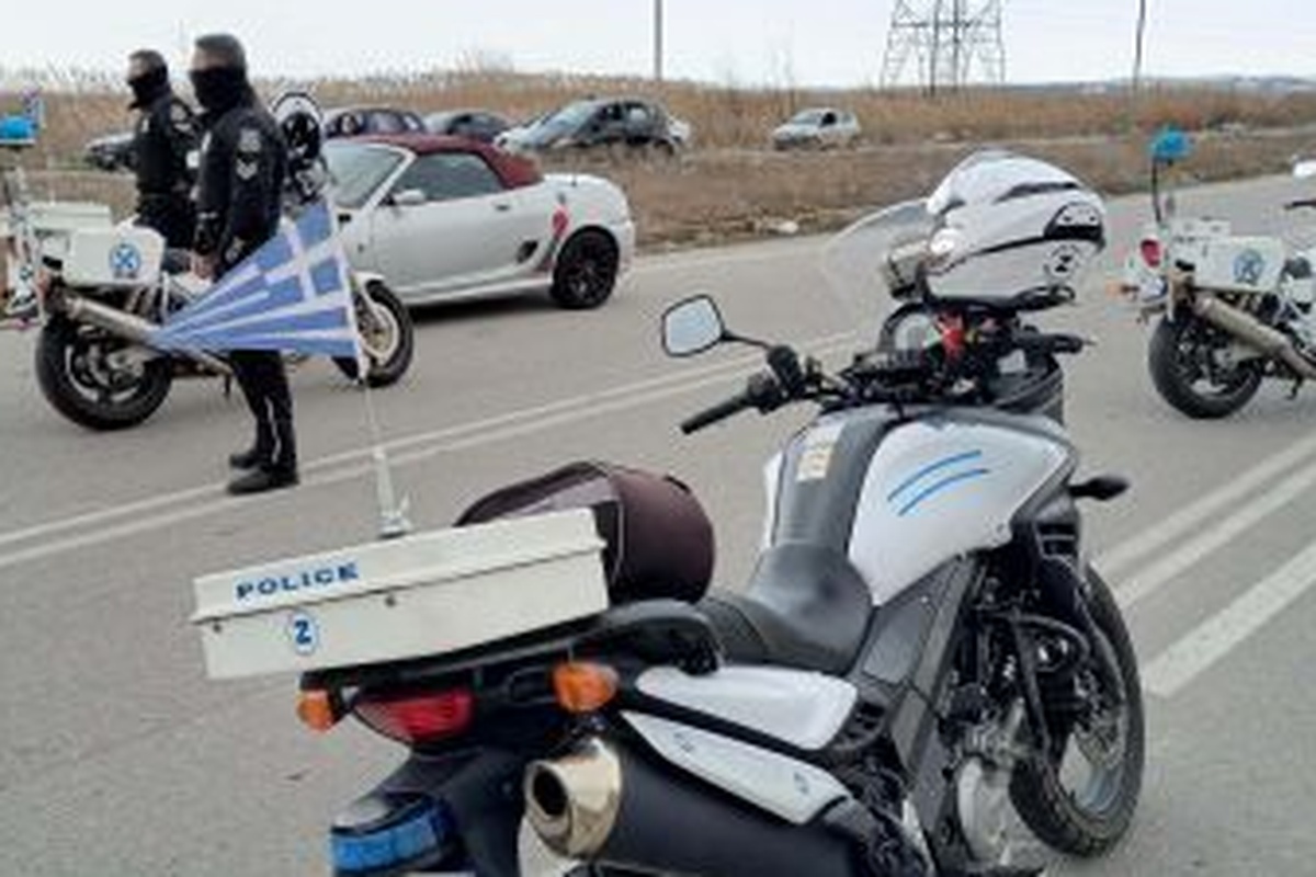 Σύλληψη 44χρονου για παράνομη μεταφορά οκτώ μεταναστών