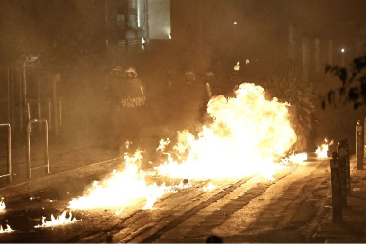 Πεδίο μάχης η Λάρισα- Επεισόδια από οπαδούς της ΑΕΛ