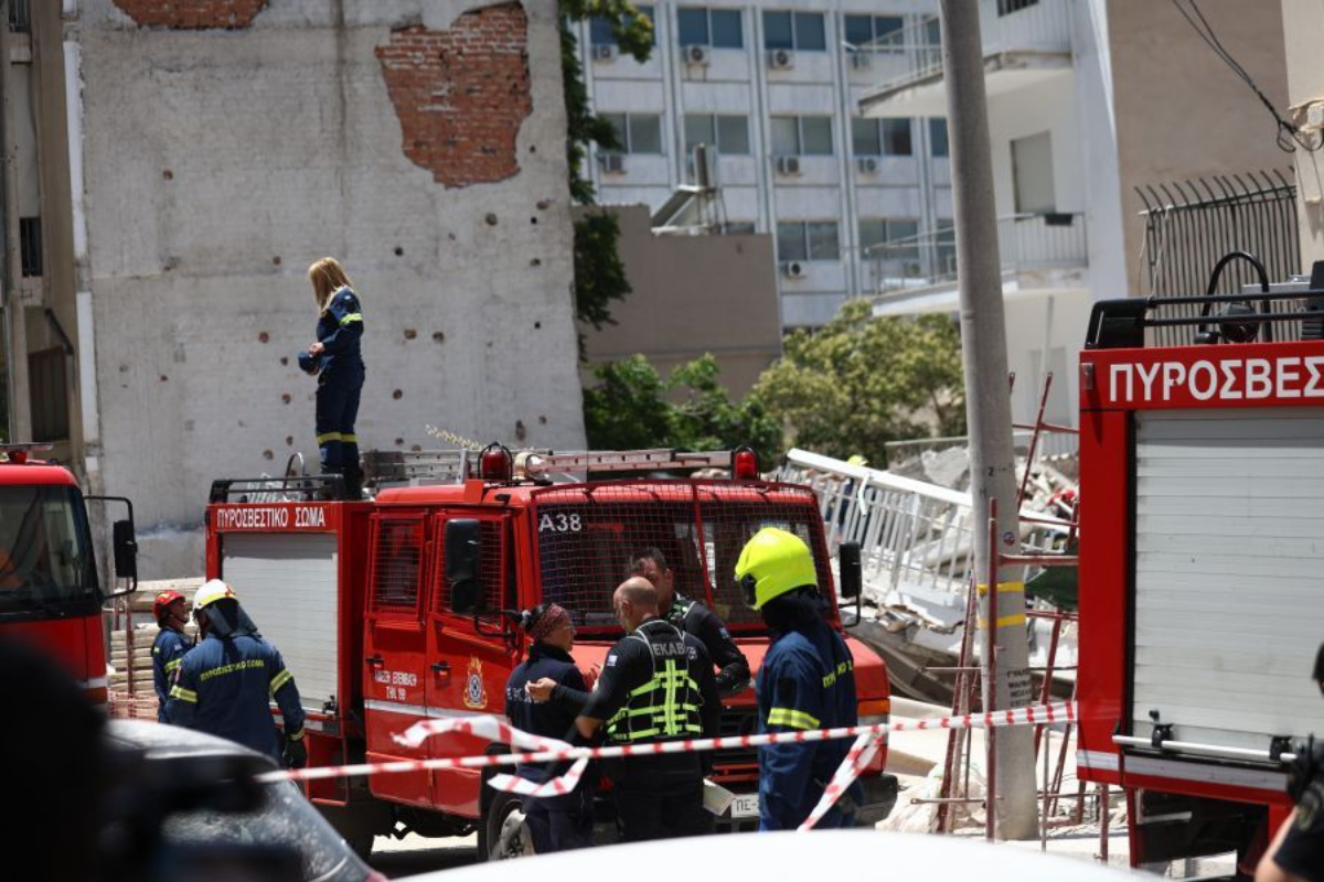 Κατάρρευση πολυκατοικίας στα Πετράλωνα σαν χάρτινος πύργος