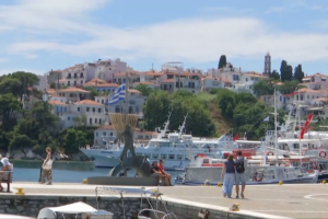 Ο Alpha στην Σκιάθο – Ζωή στο νησί – Επένδυσαν στον τουρισμό