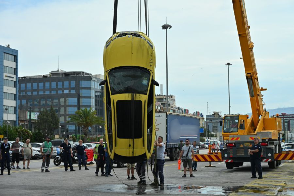 Τραγωδία στον Πειραιά- Οδηγός έπεσε με το ταξί στο λιμάνι