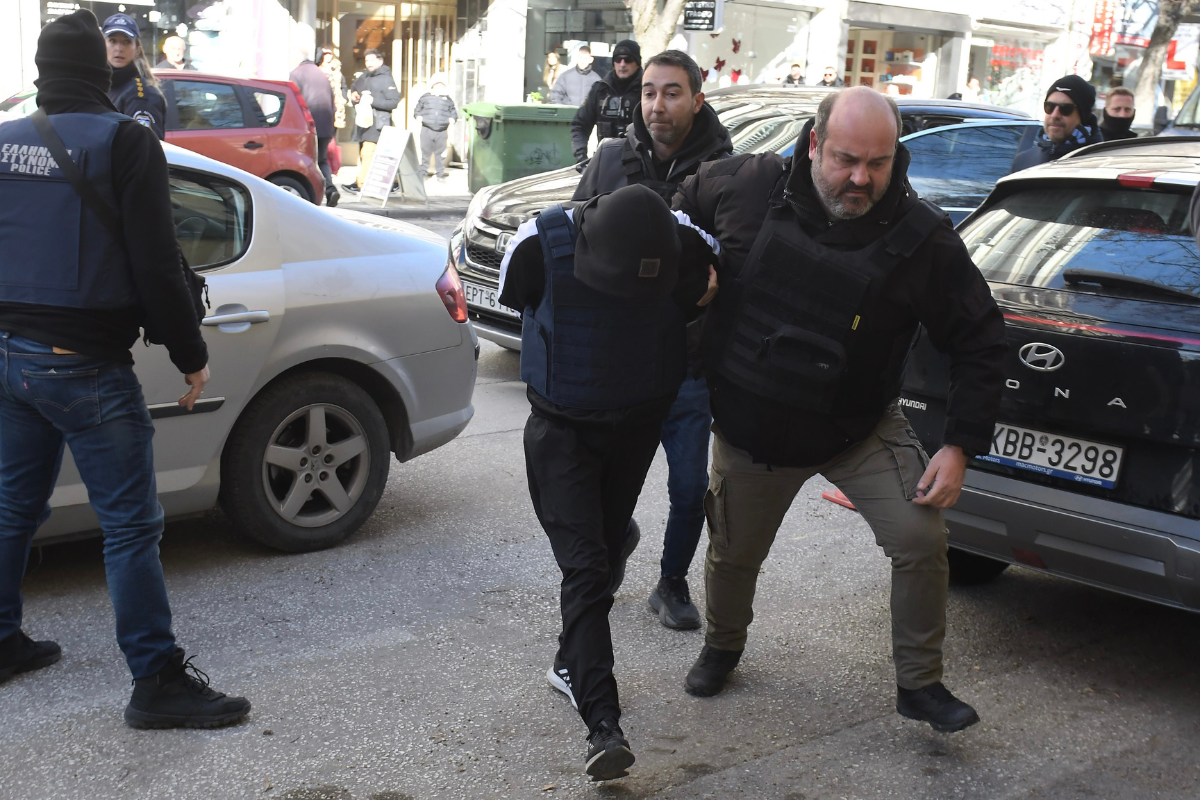 Σε κλίμα έντασης η δίκη του ανήλικου για τη δολοφονία του 17χρονου