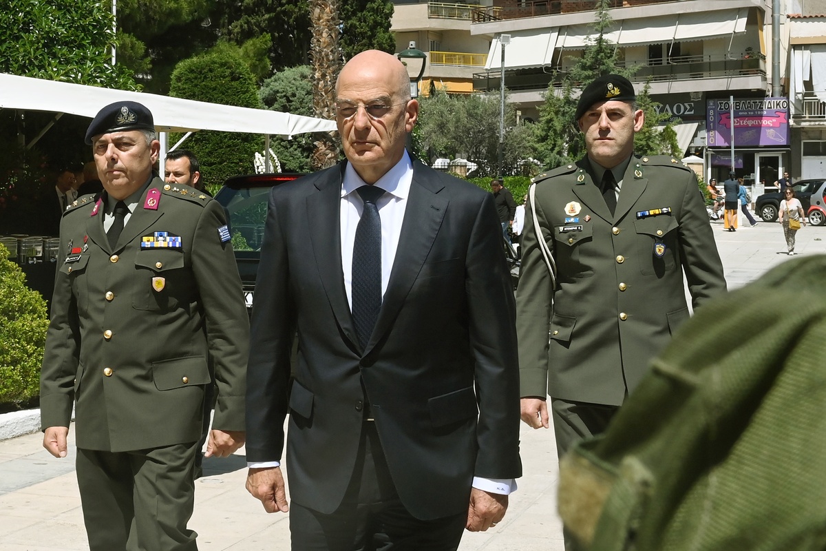 Τουρκική παρενόχληση δια ασυρμάτου στο αεροσκάφος που μετέφερε τον Νίκο Δένδια στην Κύπρο