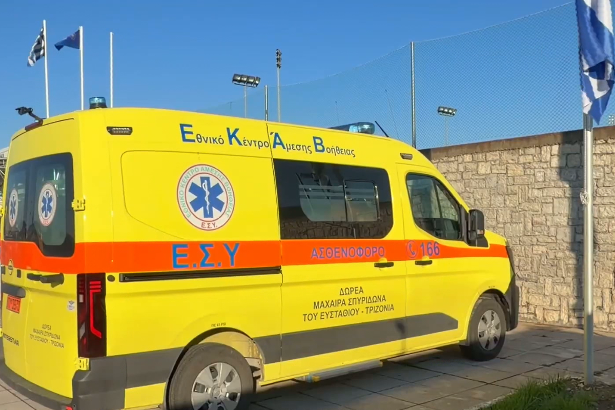 Συνταξιούχος από τα Τριζόνια Φωκίδας δώρισε ασθενοφόρο στο ΕΚΑΒ