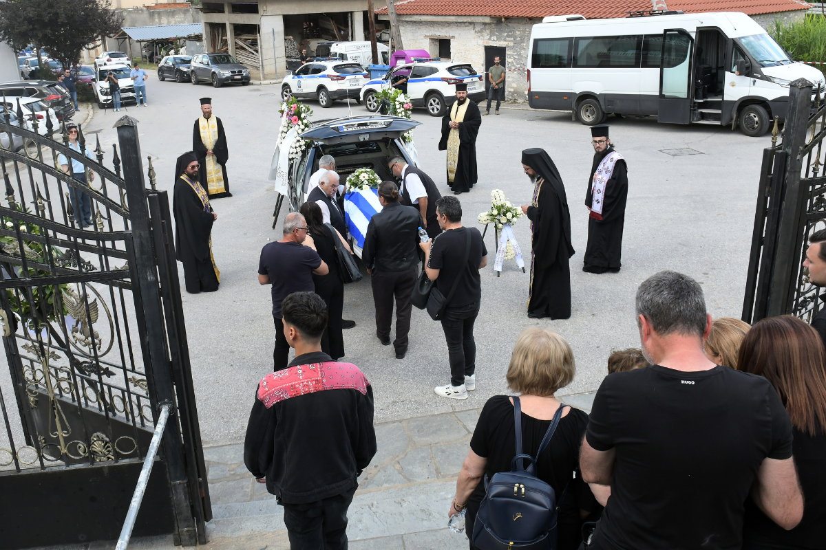 Δράμα: Με τιμές η κηδεία της αστυνομικού