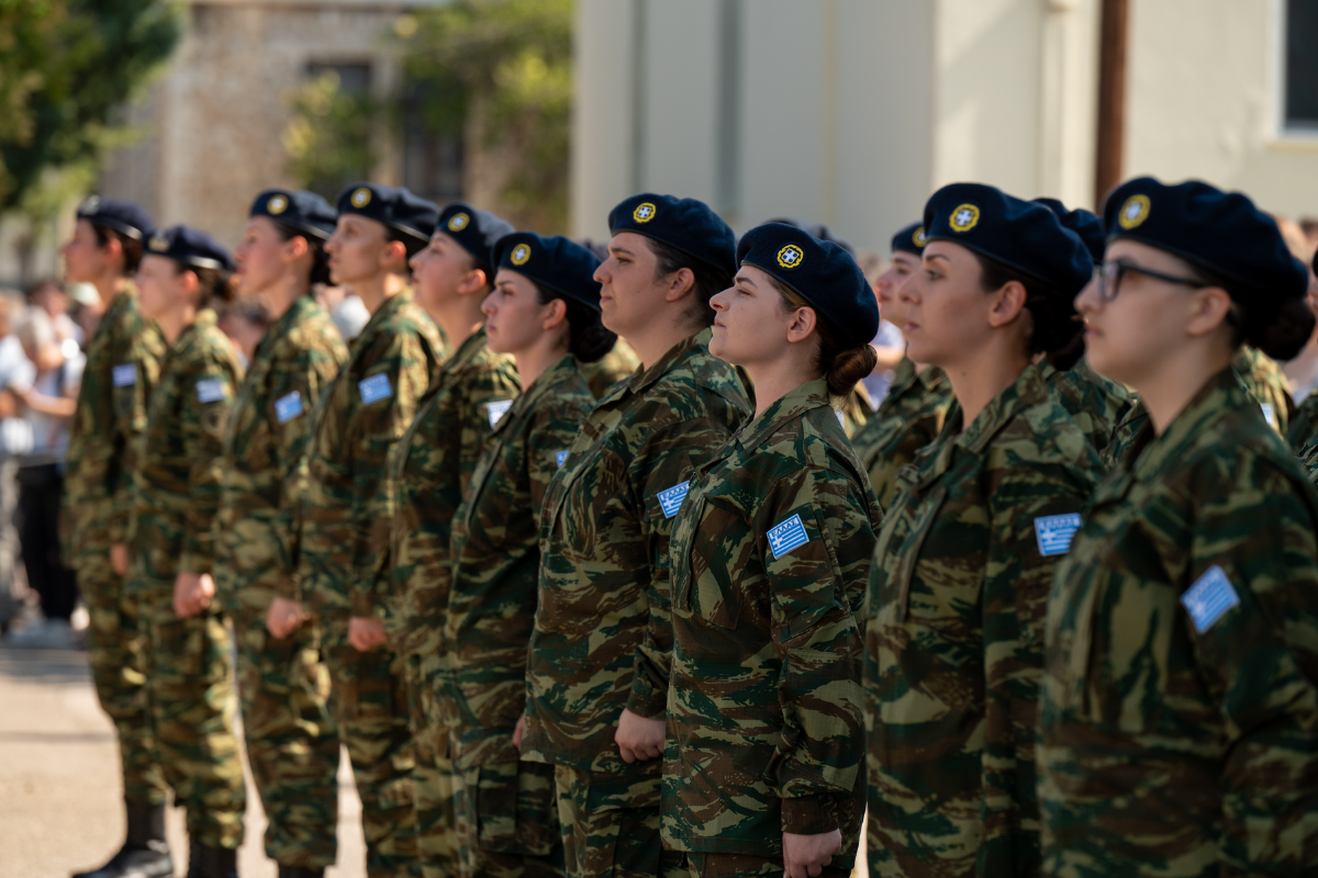 Ορκίστηκαν οι πρώτες γυναίκες εθελόντριες του ελληνικού στρατού
