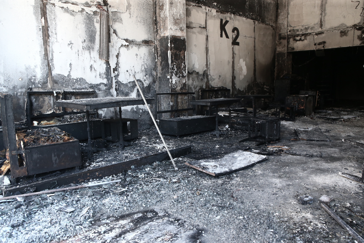 Φονική πυρκαγιά σε κατάστημα – Ζητούν δικαιοσύνη για την 20χρονη