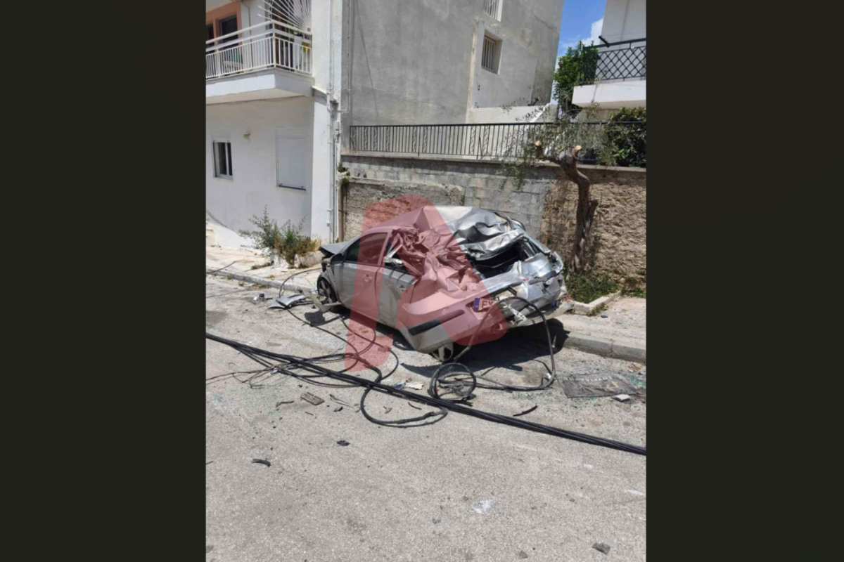 Φορτηγό γκρέμισε κολώνα – Ζημιές σε σπίτια και οχήματα