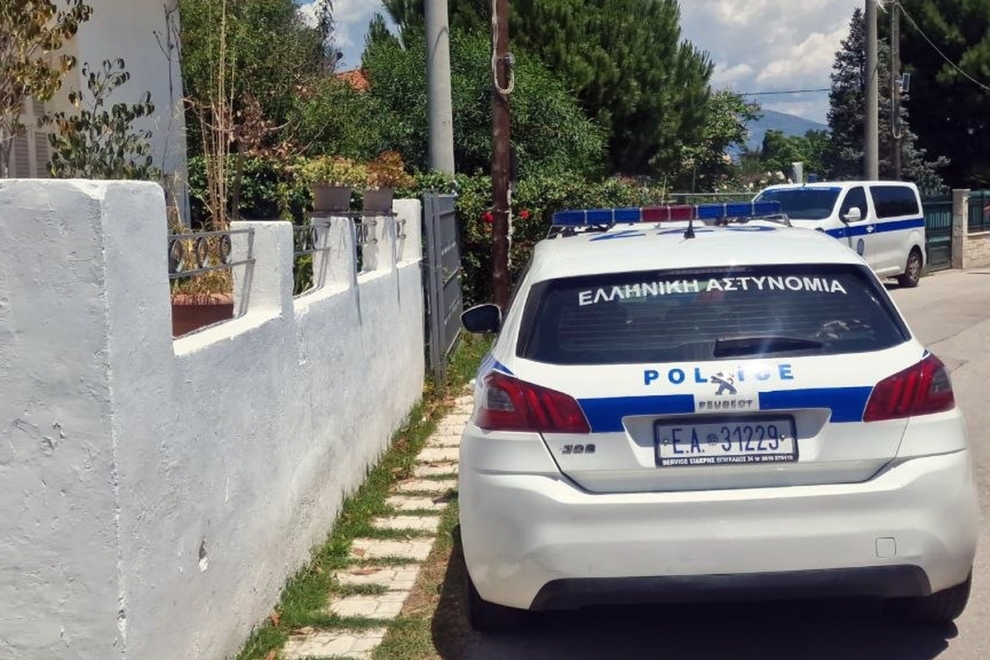 Συνεχίζονται οι έρευνες της αστυνομίας για τη διπλή δολοφονία στο Αίγιο