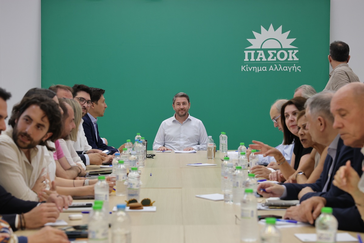 Κρίσιμη πολιτική γραμματεία ΠΑΣΟΚ – Μνήματα Ανδρουλάκη