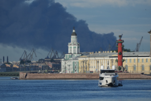 Ζελένσκι: Ο ουκρανικός στρατός έπληξε τον τερματικό σταθμό πετρελαίου της Αγίας Πετρούπολης