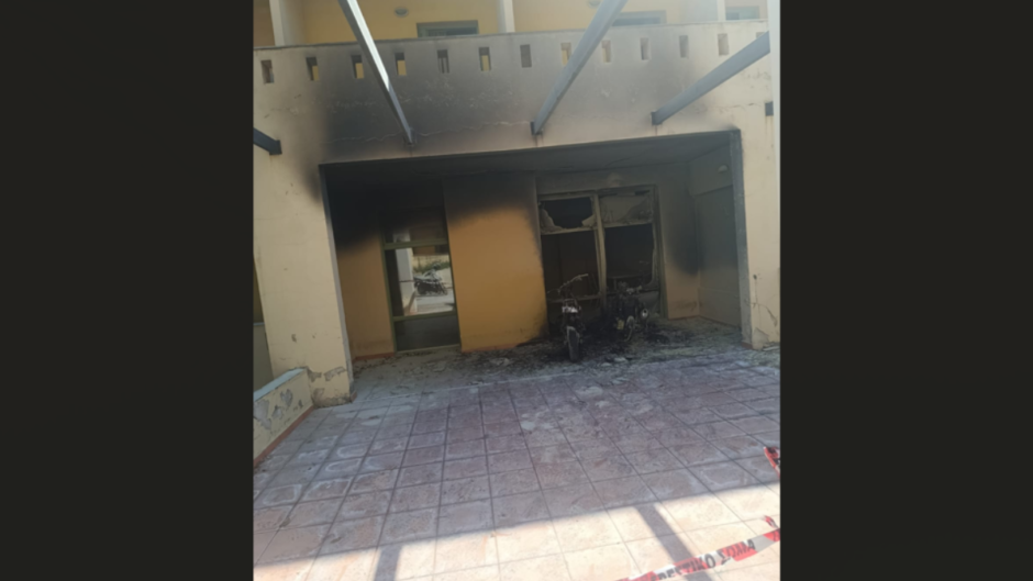 Φωτιά στη φοιτητική εστία στο Καρλόβασι της Σάμου
