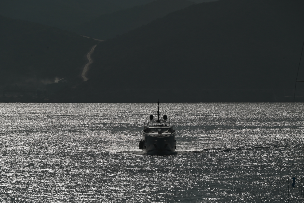 Τουριστικό σκάφος με 21 επιβαίνοντες προσάραξε στη νησίδα Κερί στην Αίγινα
