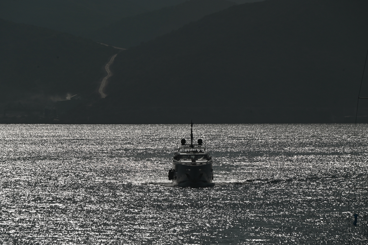 Τουριστικό σκάφος με 21 επιβαίνοντες προσάραξε στη νησίδα Κερί στην Αίγινα