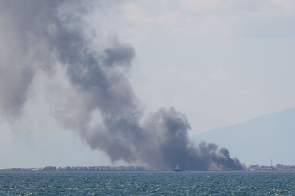 Φωτιά σε αύλειο χώρο επιχείρησης- Ήχησε και το 112