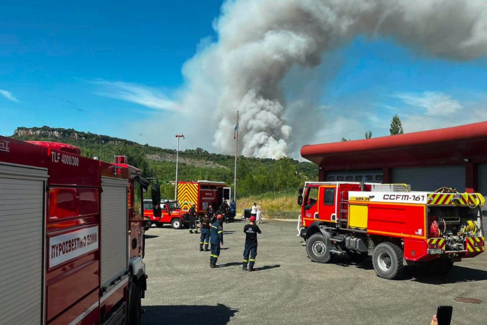Έλληνες πυροσβέστες στη μάχη με τις φλόγες στη Νότια Γαλλία