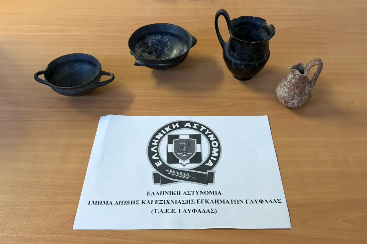Αρχαία αγγεία και αγαλματίδια στο σπίτι 69χρονου