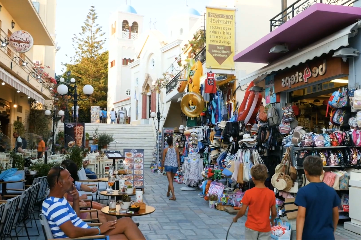 Βουλιάζουν τα τουριστικά θέρετρα